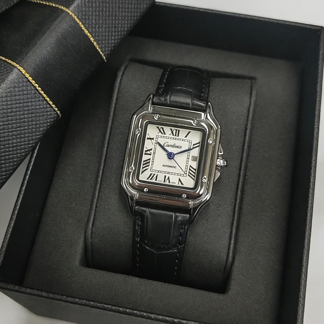 Damski zegarek kwarcowy w styl – Cartier Watch Santos recenzja i cena
